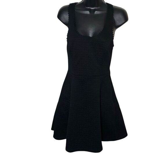 Club Monaco Dresses & Skirts - Club Monaco Women's Size 0 Cutout Dress Black Scalloped Fit & Flare NWOT